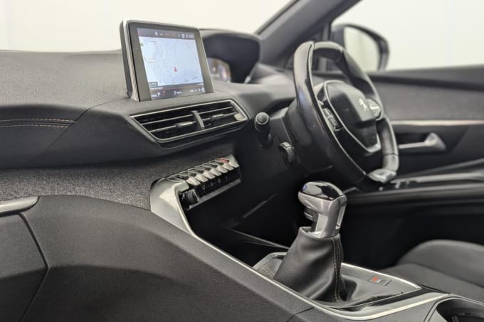 2025 Peugeot 5008