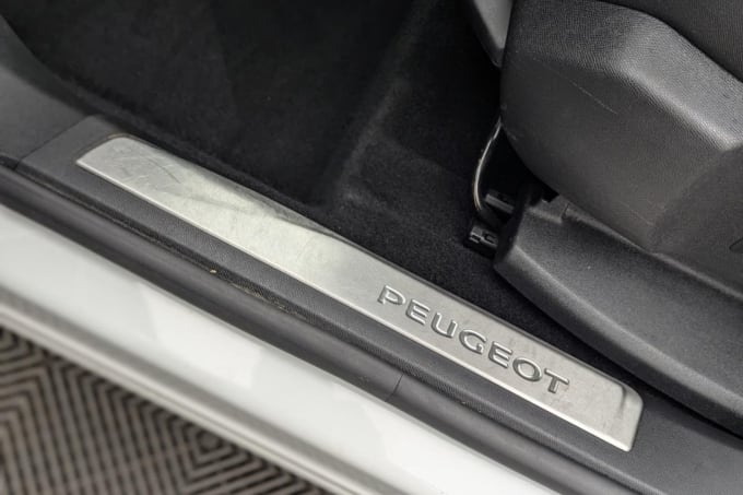 2025 Peugeot 5008