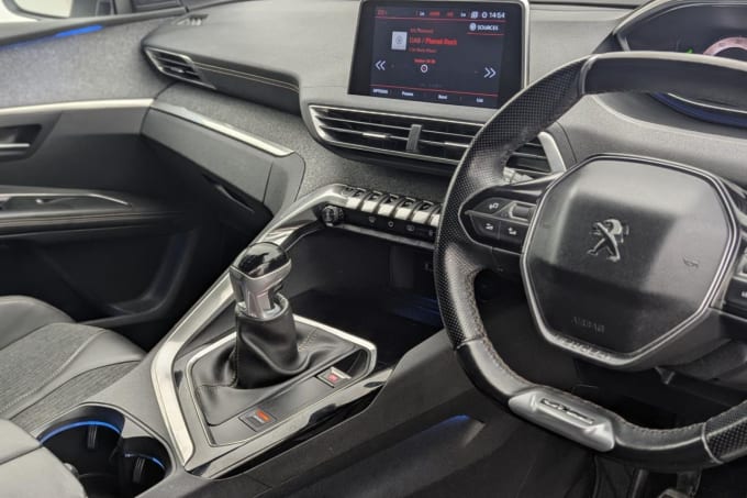 2025 Peugeot 5008