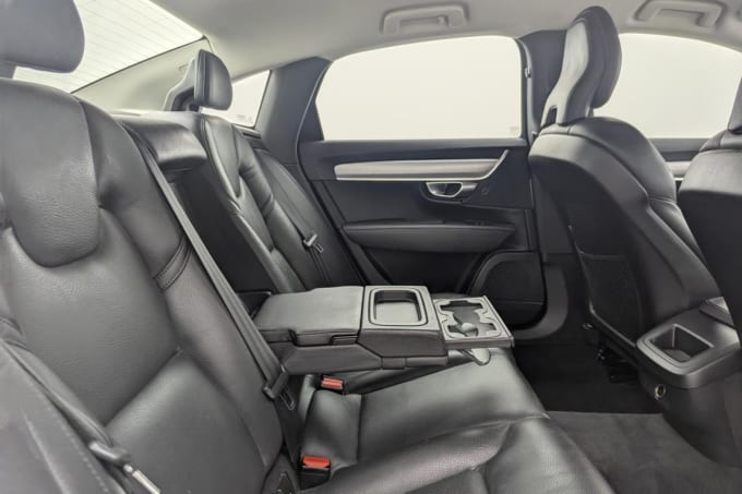 2025 Volvo S90