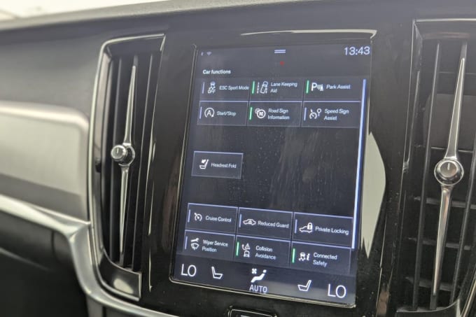 2025 Volvo S90