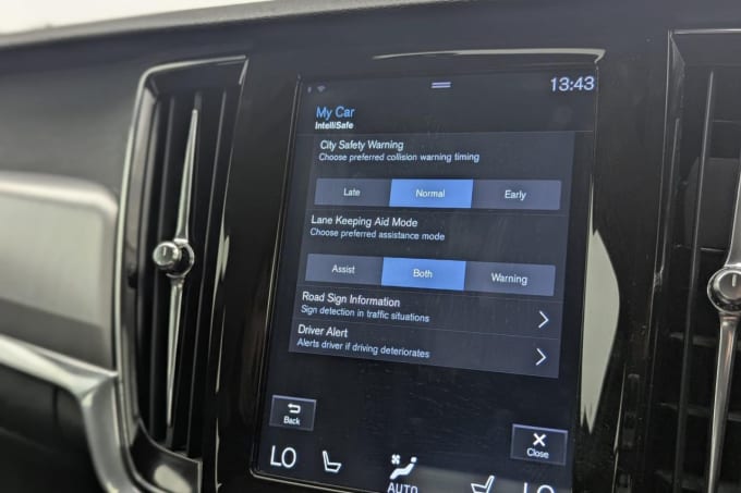 2025 Volvo S90