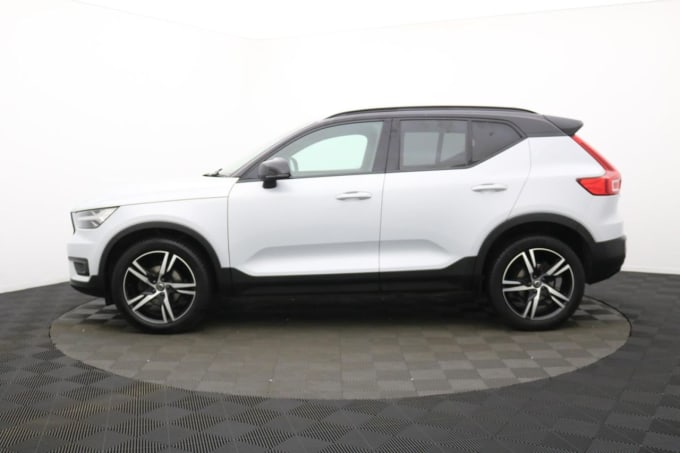 2025 Volvo Xc40