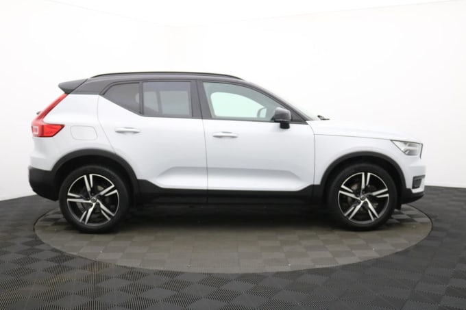2025 Volvo Xc40
