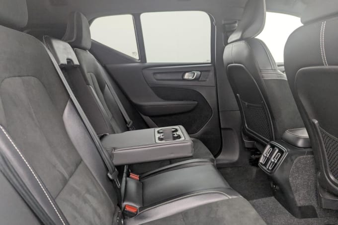 2025 Volvo Xc40