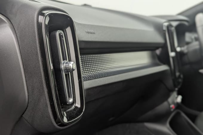 2025 Volvo Xc40