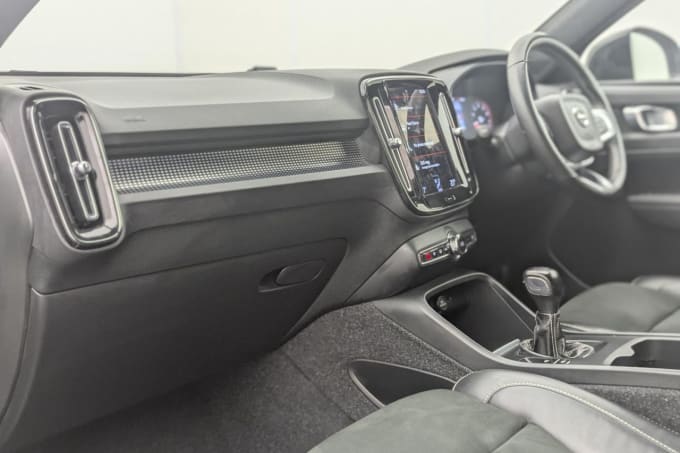 2025 Volvo Xc40