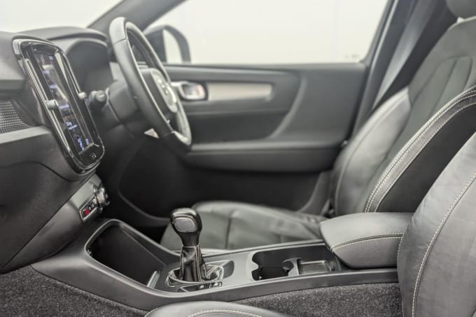 2025 Volvo Xc40