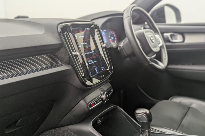 2025 Volvo Xc40