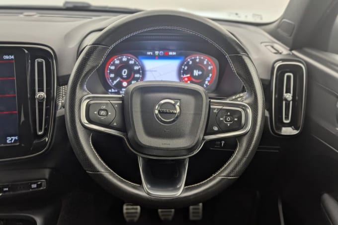 2025 Volvo Xc40