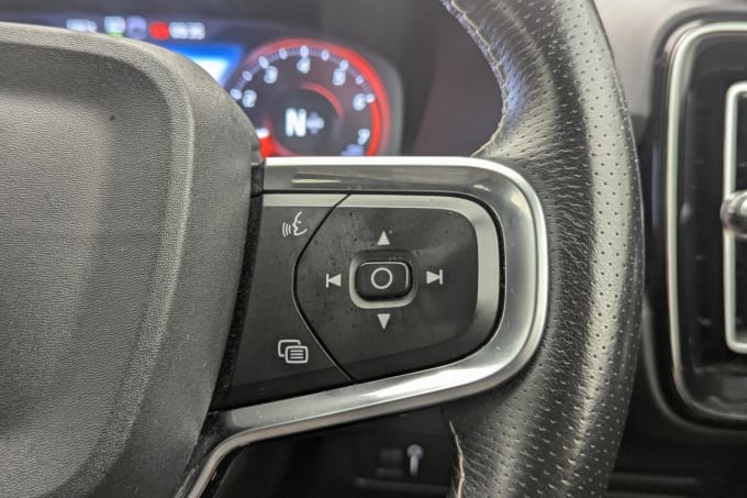 2025 Volvo Xc40