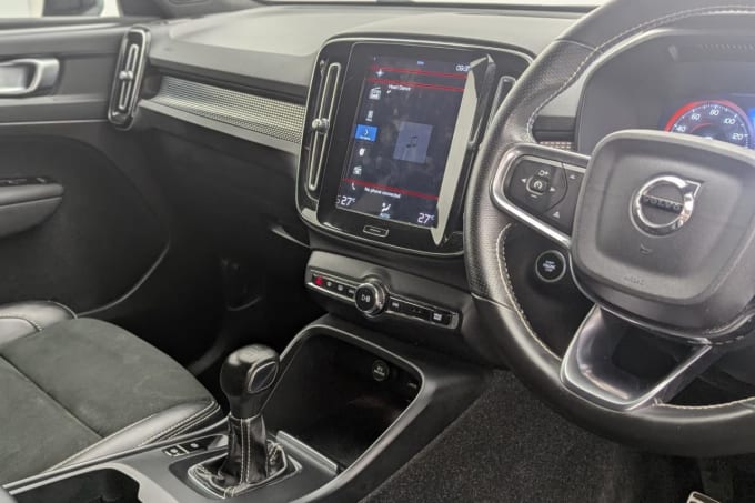 2025 Volvo Xc40
