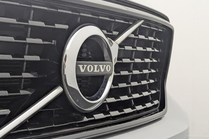 2025 Volvo Xc40