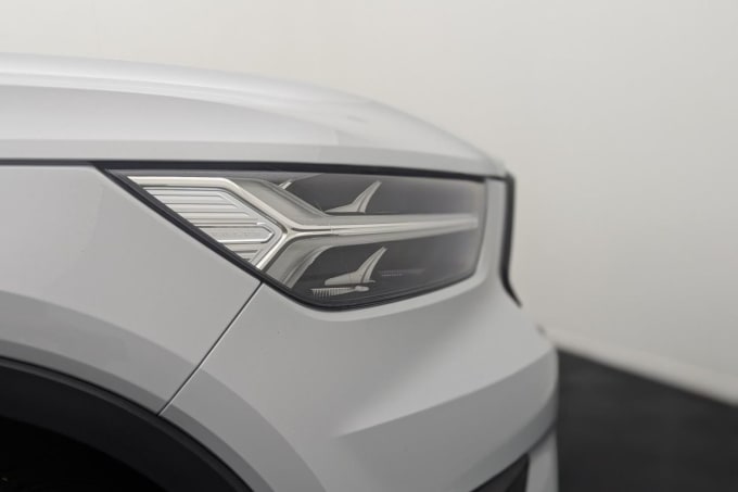 2025 Volvo Xc40