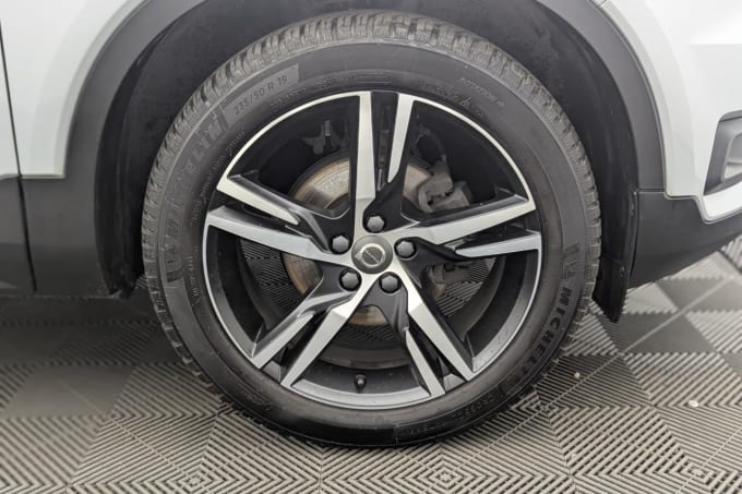 2025 Volvo Xc40