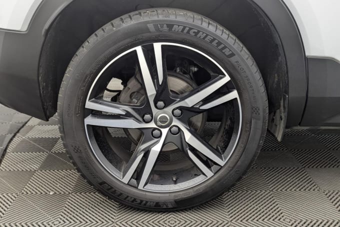 2025 Volvo Xc40