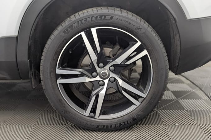 2025 Volvo Xc40