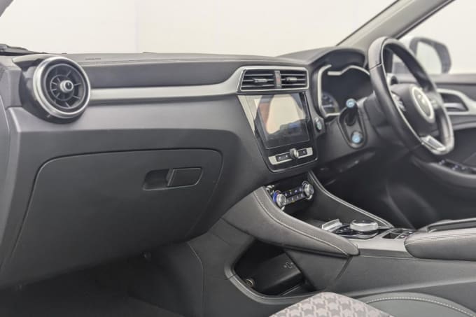 2025 Mg Mg Zs