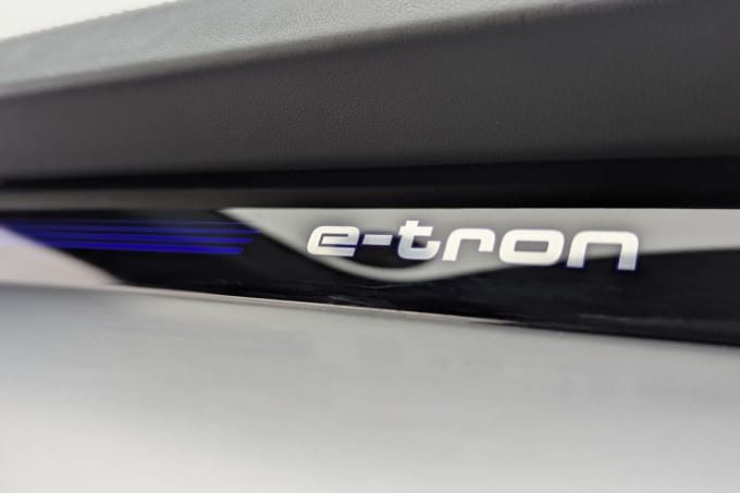 2025 Audi E-tron