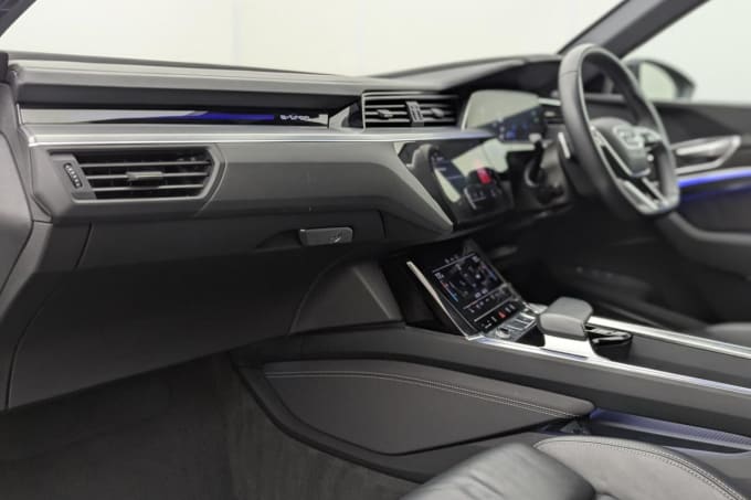 2025 Audi E-tron