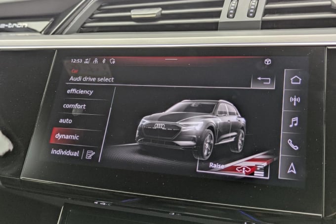 2025 Audi E-tron
