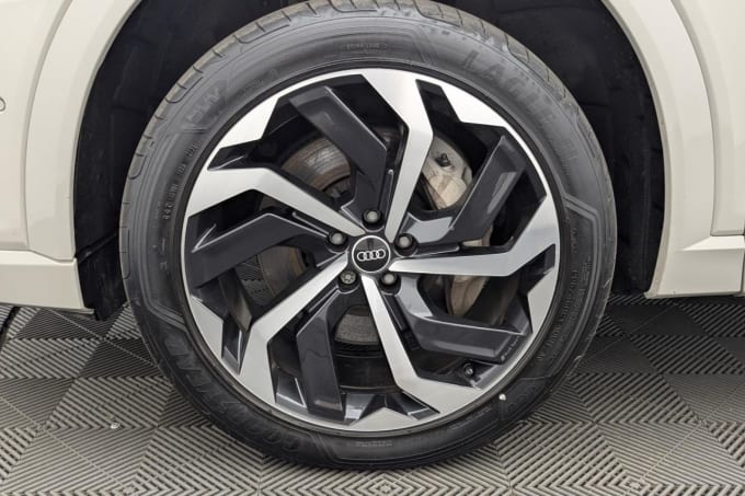 2025 Audi E-tron