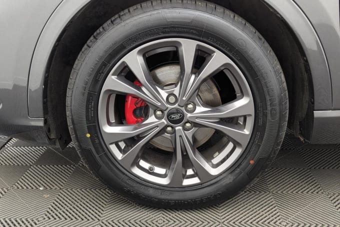 2025 Ford Kuga