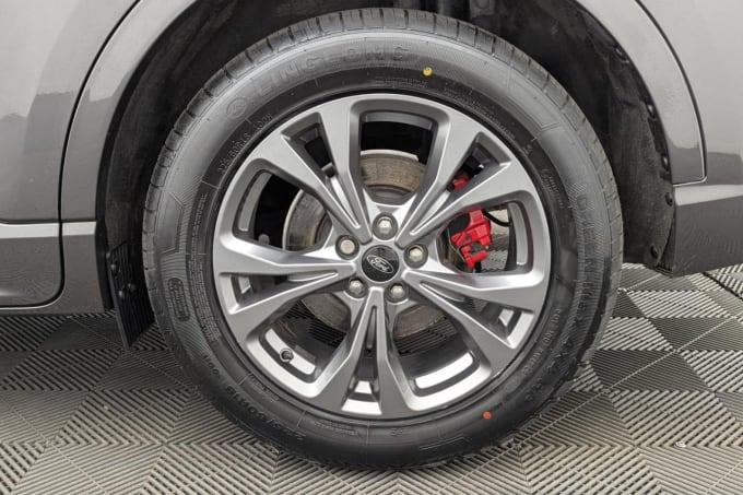 2025 Ford Kuga