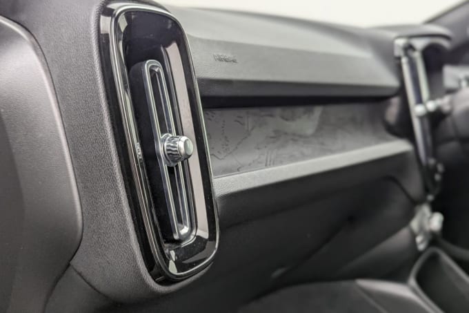 2025 Volvo C40