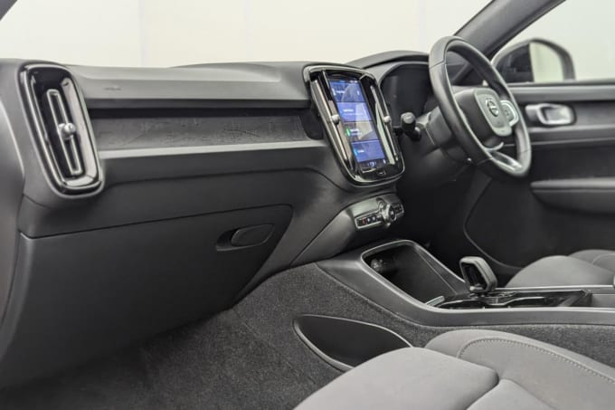 2025 Volvo C40