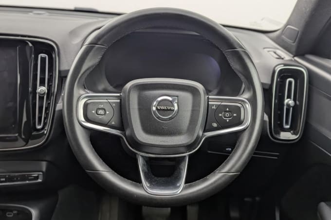 2025 Volvo C40