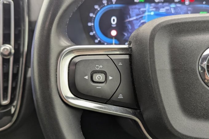 2025 Volvo C40