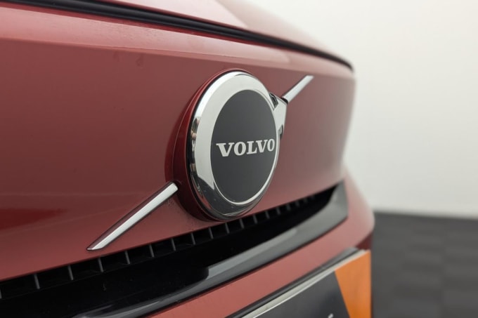 2025 Volvo C40