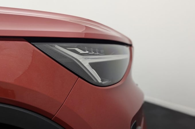 2025 Volvo C40
