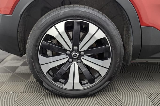 2025 Volvo C40