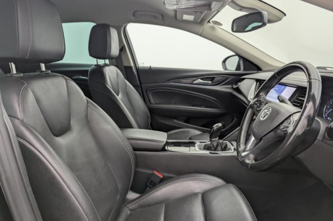 2025 Vauxhall Insignia