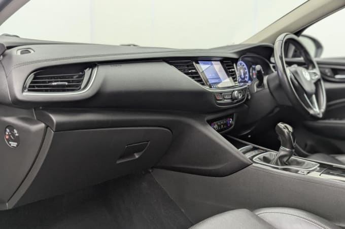 2025 Vauxhall Insignia