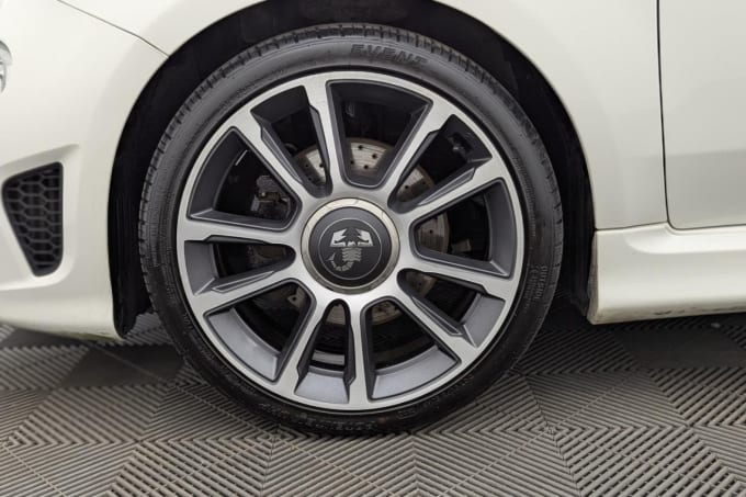2025 Abarth 595