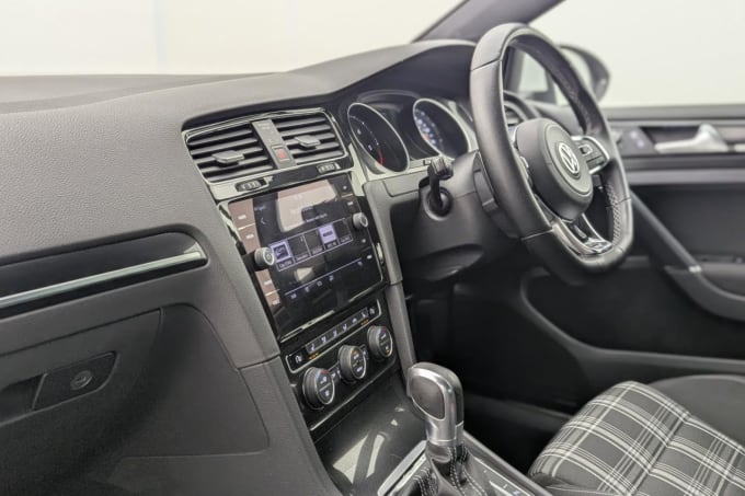 2025 Volkswagen Golf