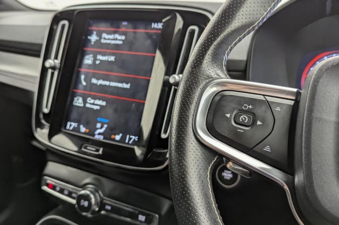 2025 Volvo Xc40