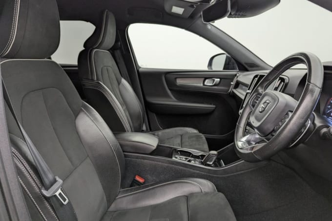 2025 Volvo Xc40