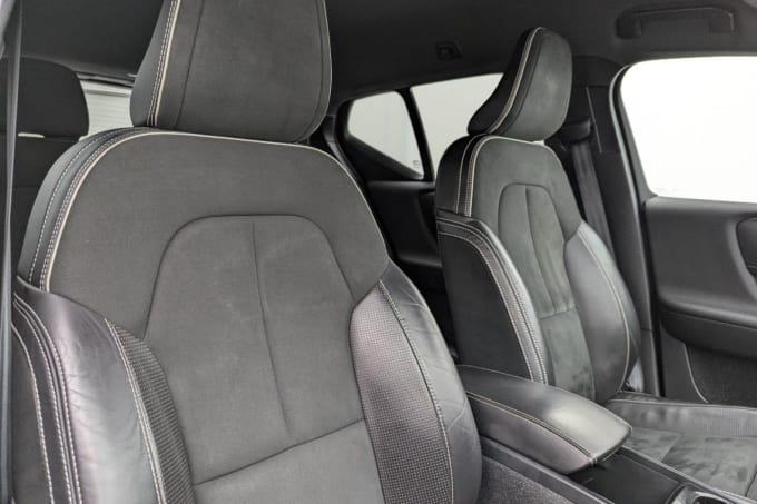 2025 Volvo Xc40