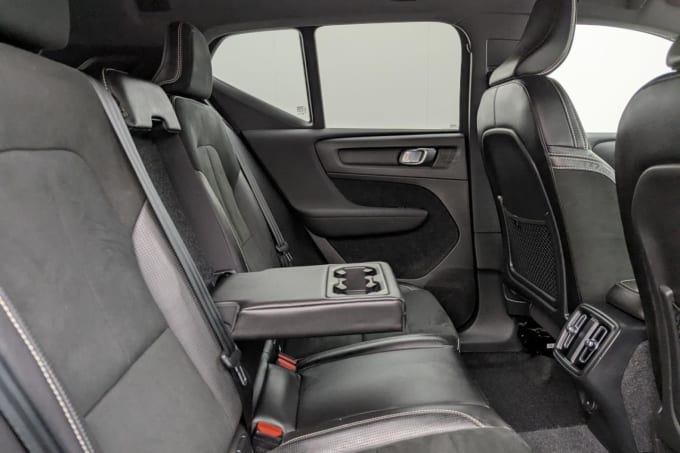 2025 Volvo Xc40