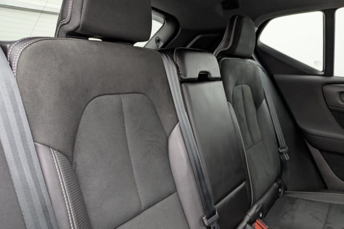 2025 Volvo Xc40