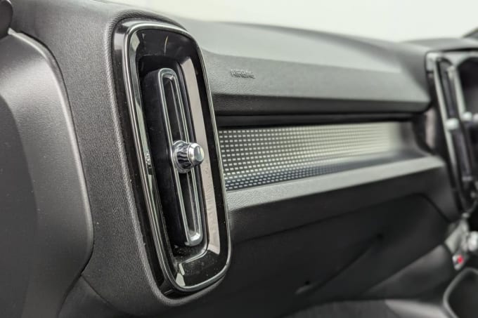 2025 Volvo Xc40