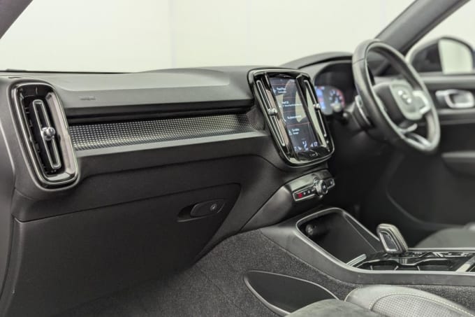 2025 Volvo Xc40