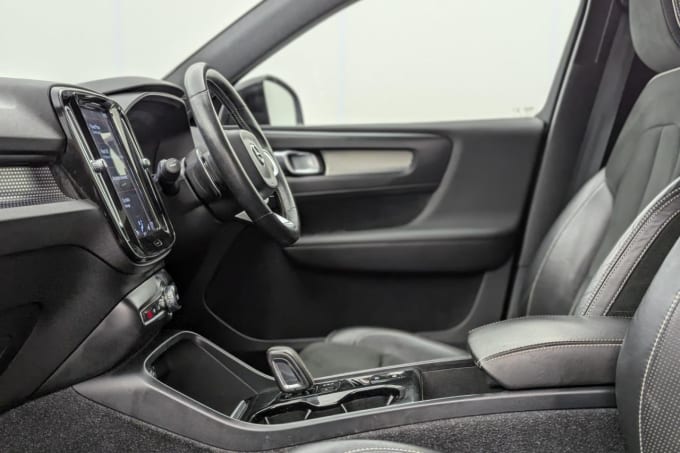 2025 Volvo Xc40