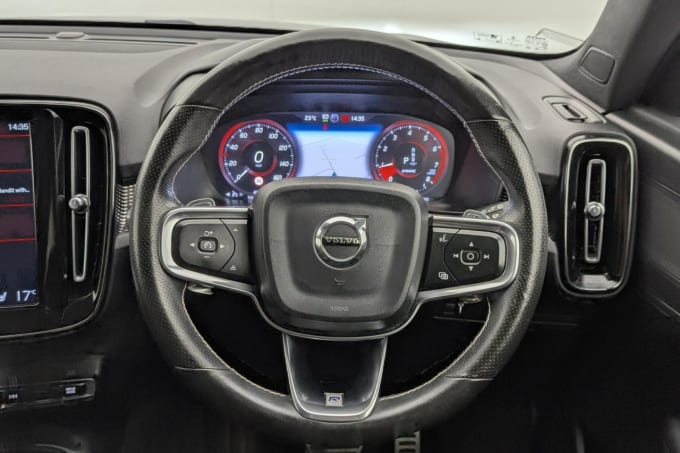 2025 Volvo Xc40