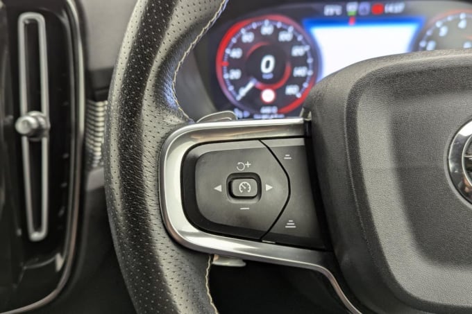 2025 Volvo Xc40