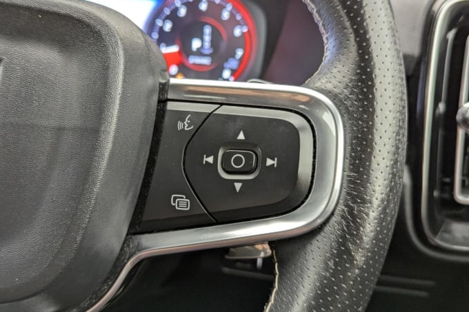 2025 Volvo Xc40